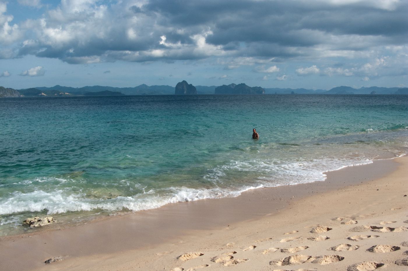 Beach and limestone islands in El Nido Bay, Palawan